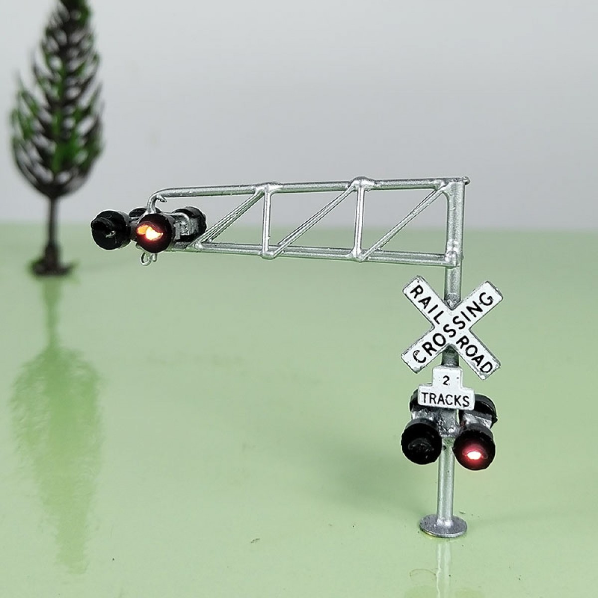 1 x N scale model cantilever grade crossing signal with gate arm barrier #C160